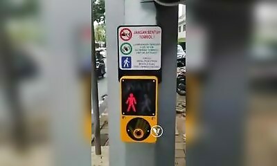 Heureusement qu'il y a des feux de circulation en Indonésie !